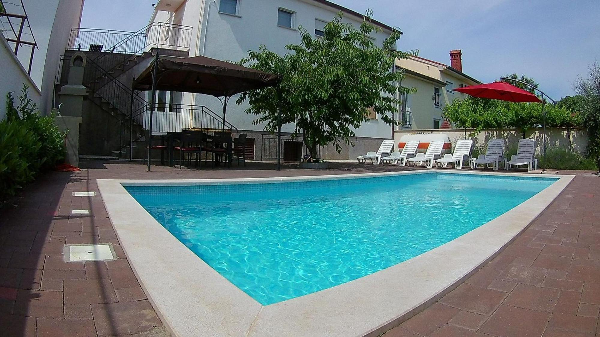 Grosse In Mit Grossem Pool Pula