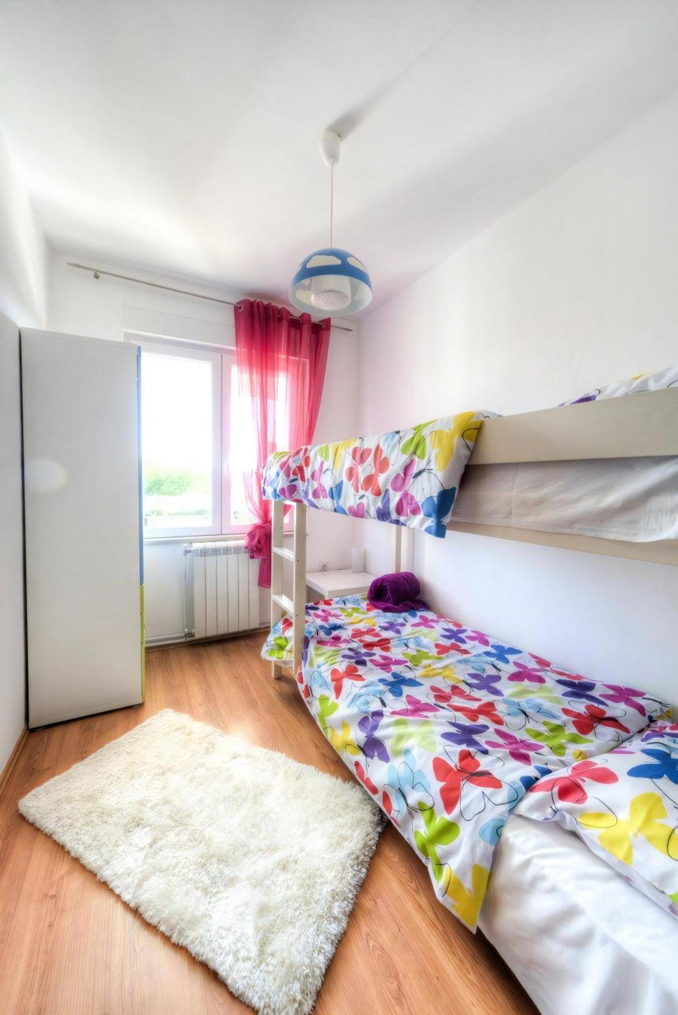 Grosse In Mit Grossem Pool Apartman Pula