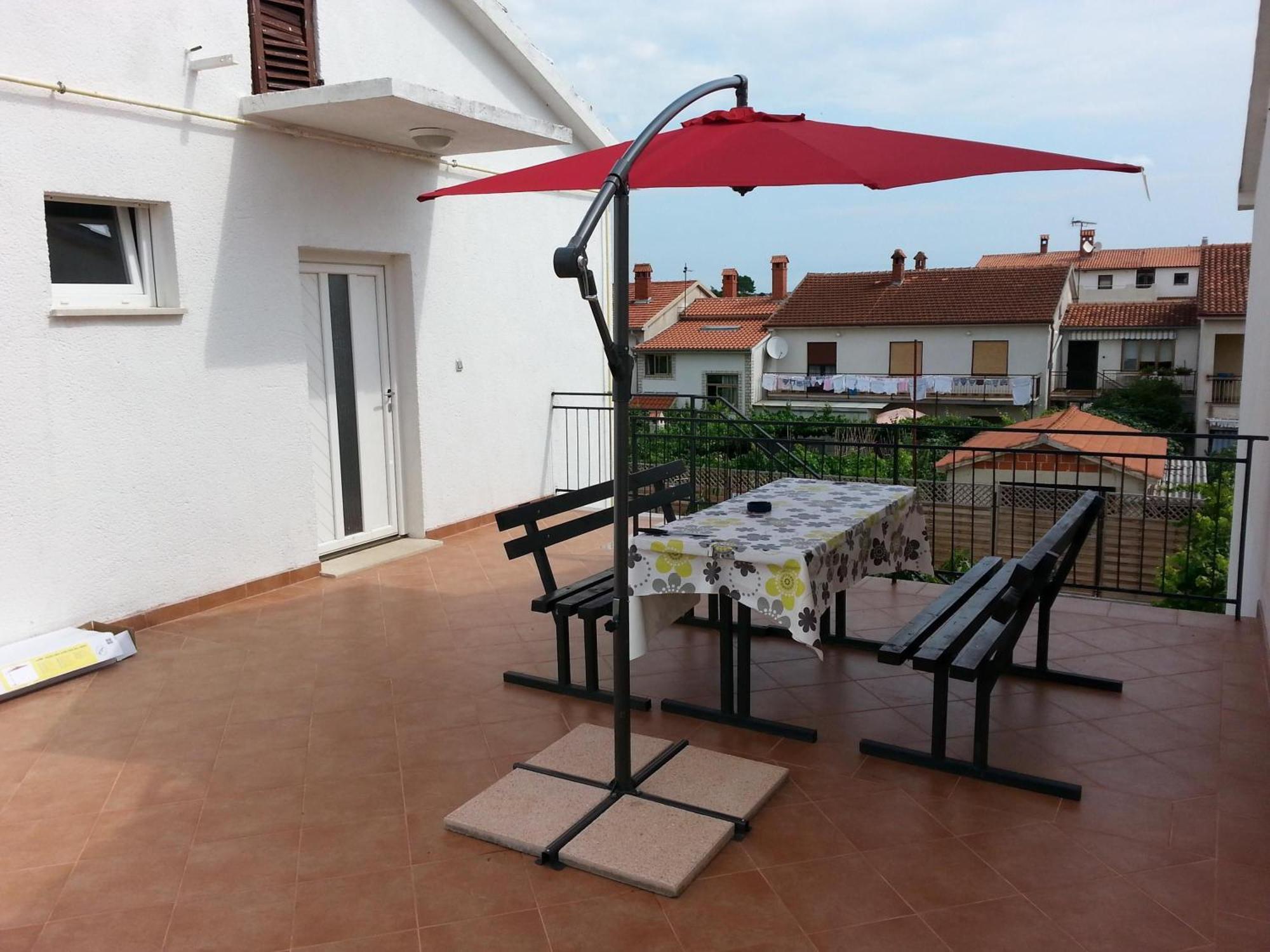 Apartman Grosse In Mit Grossem Pool
