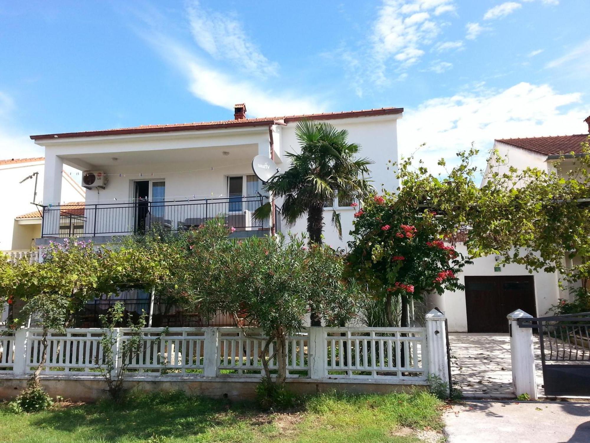 Apartman Grosse In Mit Grossem Pool Pula